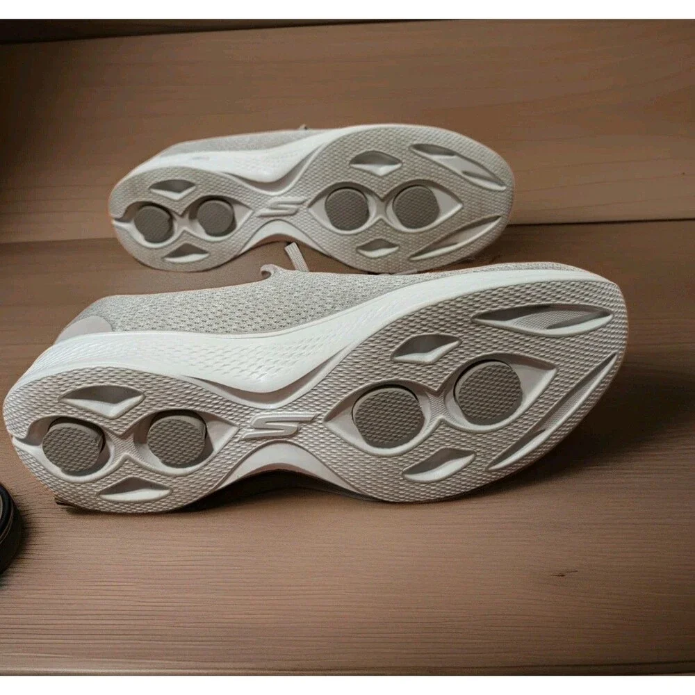 Skechers GOwalk 4 Women’s Walking Shoes Gray Size 10 All Day Comfort Nice shoes